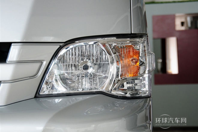 2011款 2.4L大海獅L 豪華型