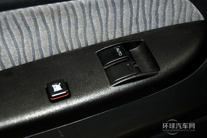 2011款 2.4L大海獅L 豪華型