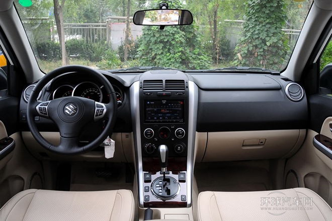 2012款 2.4L AT豪華導(dǎo)航5門版