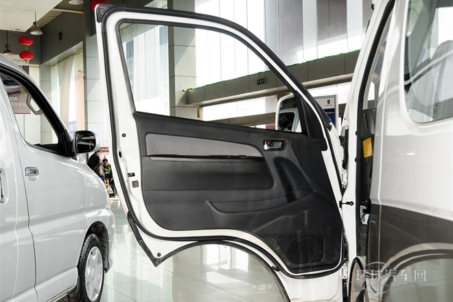 2012款 2.5T大海獅W 豪華型