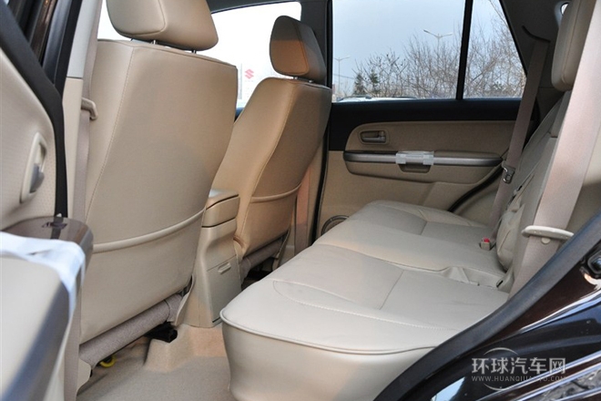 2012款 2.4L MT豪華導航5門版