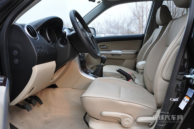 2012款 2.4L MT豪華導航5門版