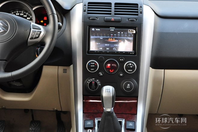 2012款 2.4L MT豪華導(dǎo)航5門版