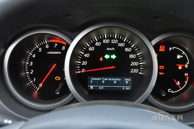 2012款 2.4L MT豪華導航5門版