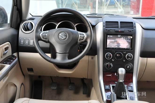 2012款 2.4L MT豪華導(dǎo)航5門版