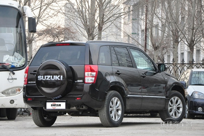 2012款 2.4L MT豪華導航5門版