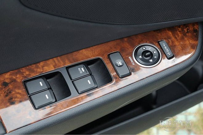 2014款 1.8L 自動尊貴型