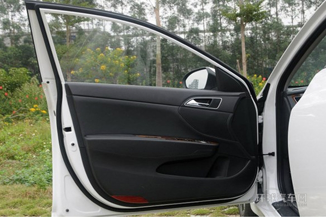 2014款 1.8L 自動尊貴型