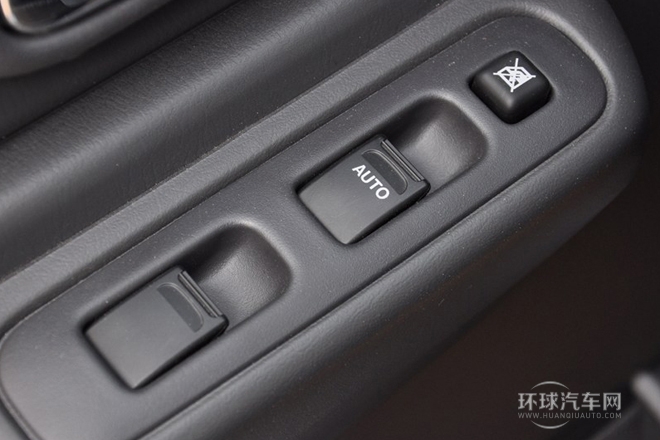 2012款 1.3 MT Mode3導(dǎo)航版