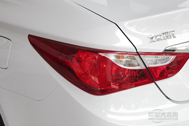 2014款 2.0L 自動尊貴版