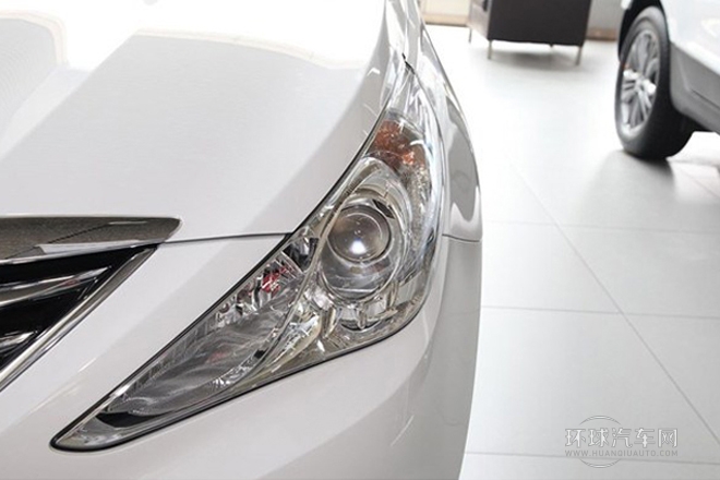 2014款 2.0L 自動尊貴版