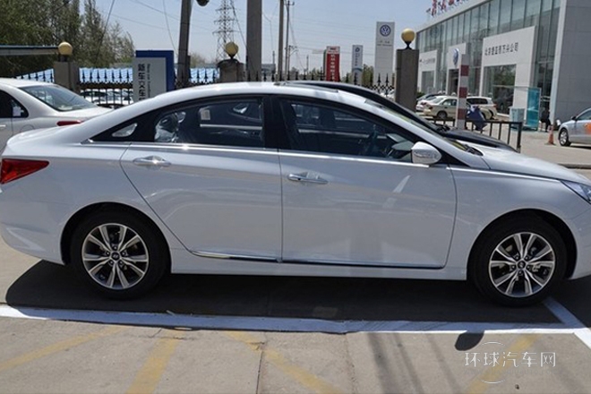 2014款 2.0L 自動尊貴版