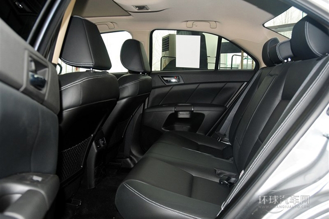 2011款 2.4L四驅(qū)運動導(dǎo)航版