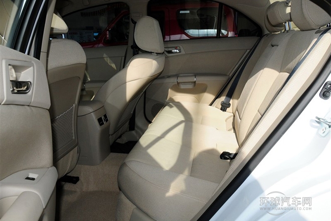 2011款 2.4L兩驅手動標準版