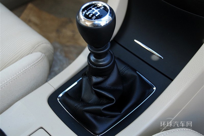 2011款 2.4L兩驅手動標準版