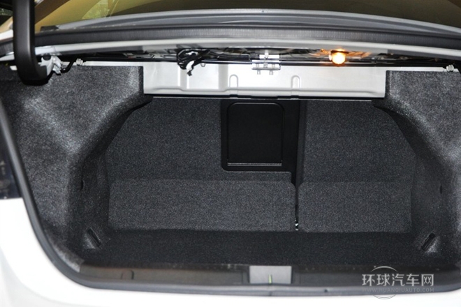 2011款 2.4L兩驅(qū)豪華導(dǎo)航版