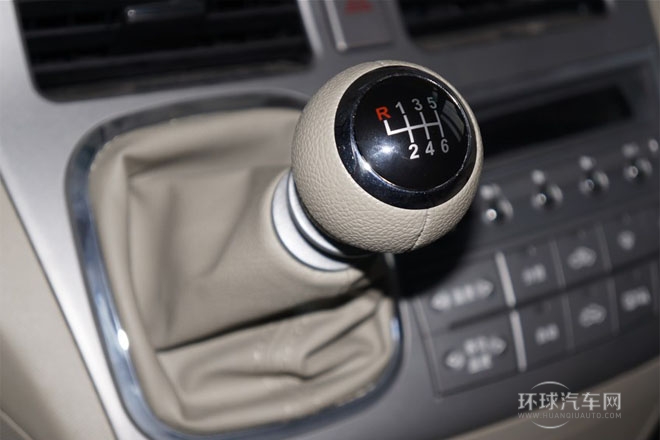 2013款 1.5L 自動(dòng)尊貴型