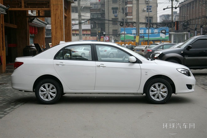 2012款 1.8L 自動尊貴型