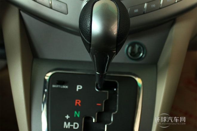 2012款 1.8L 自動(dòng)尊貴型