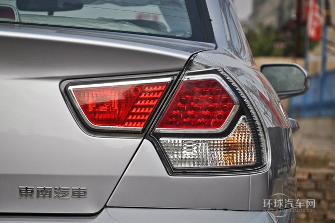 2014款 1.5L 手動豪華版