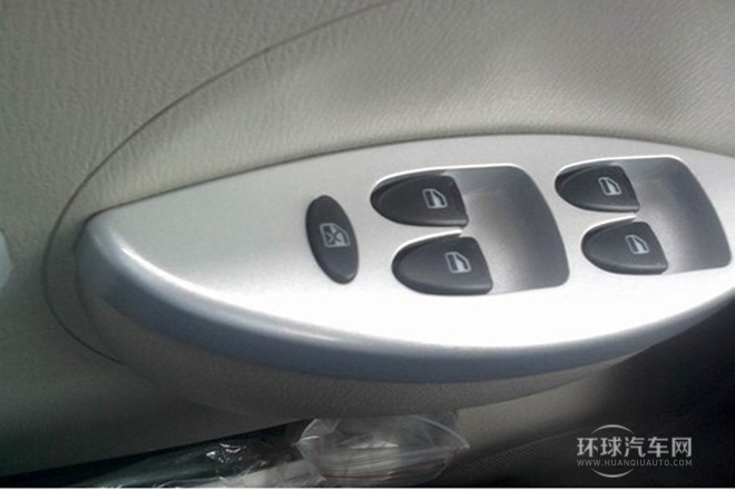 2012款 冠軍版 1.3L CVT標準型