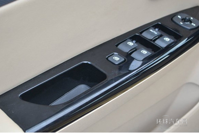 2013款 1.5L S 豪華型