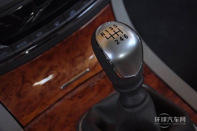 2012款 2.0L 手動尊貴型