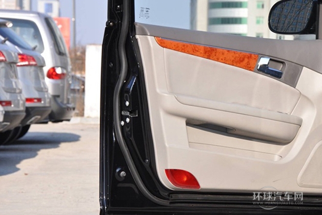 2012款 2.0L 手動尊貴型