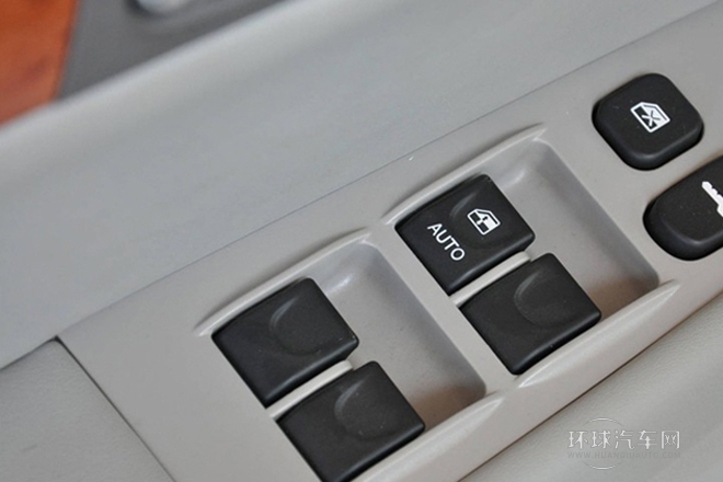 2012款 2.0L 手動(dòng)尊貴型