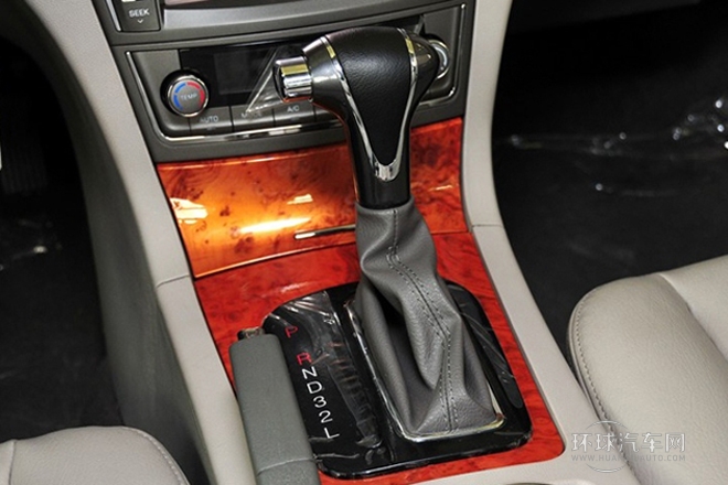2012款 2.0L 自動豪華型