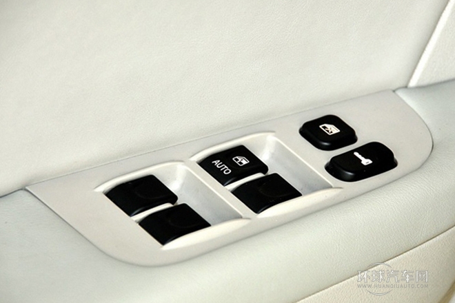 2012款 2.0L 自動豪華型