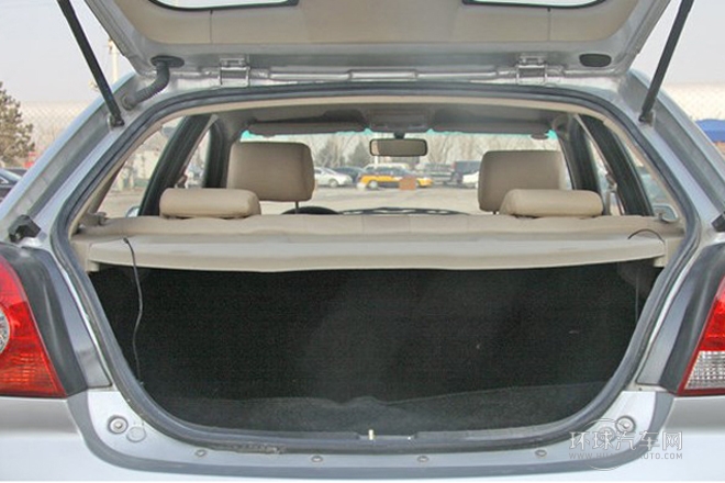 2011款 520i 1.3L 舒適型