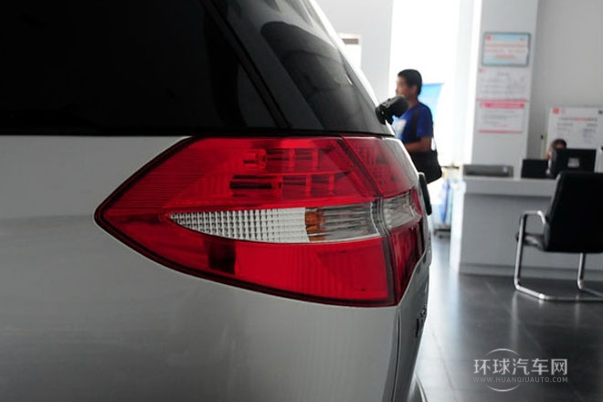 2013款 2.4L 手動尊貴型