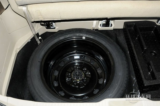 2013款 2.4L 手動尊貴型