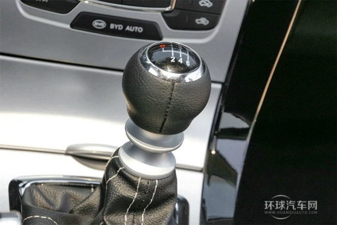 2014款 1.5TI 手動尊貴型