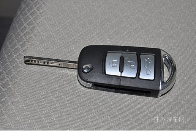 2014款 1.3L 手動(dòng)標(biāo)準(zhǔn)型