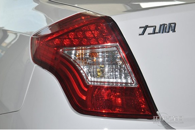 2014款 1.3L 手動(dòng)標(biāo)準(zhǔn)型