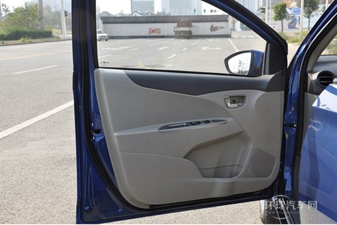 2014款 1.5L 手動標(biāo)準(zhǔn)型