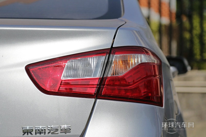 2014款 1.5L 手動舒適型