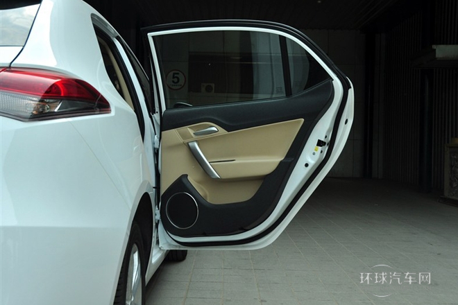 2012款 1.5L 自動(dòng)領(lǐng)航版