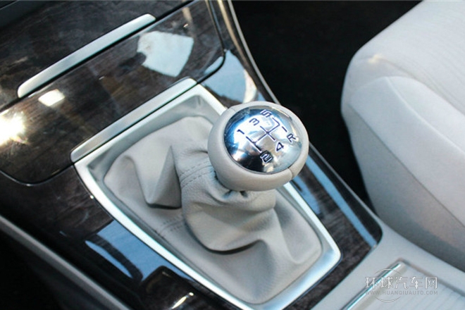 2013款 2.0L 手動舒適型