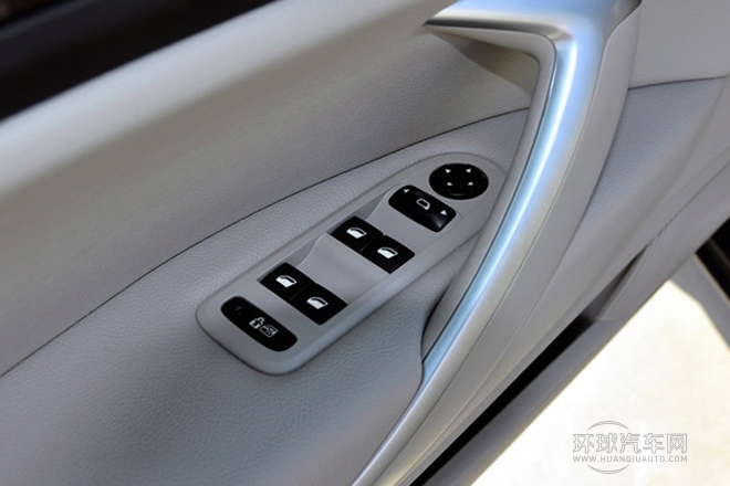 2013款 2.0L 自動尊享型