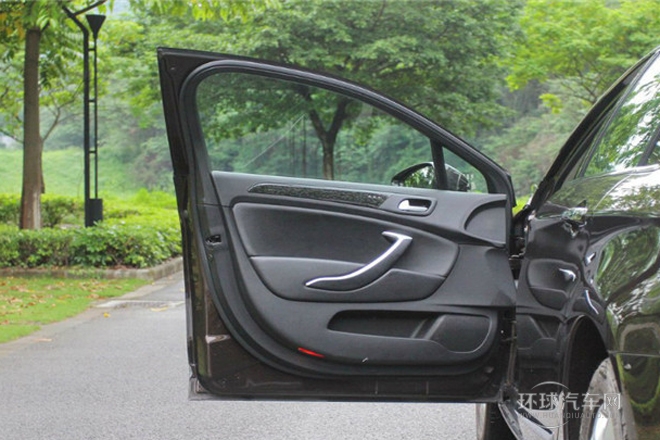 2013款 2.3L 自動尊貴型