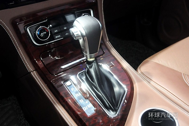 2014款 2.0T 自動(dòng)尊貴型