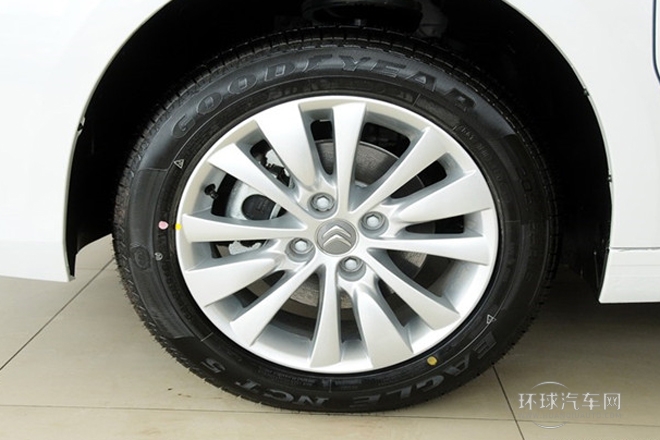 2013款 兩廂 1.6L 手動(dòng)樂(lè)享型