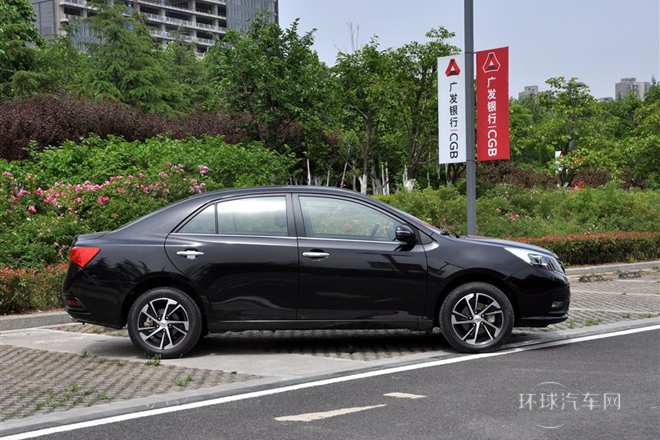 2014款 1.5L 新視界版手動(dòng)尊貴型