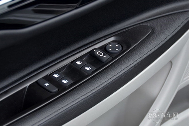 2013款 三廂 1.6L 自動品享型