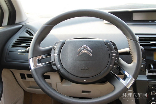 2013款 三廂 1.6L 自動品享型