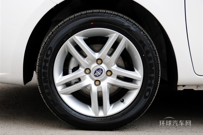 2012款 三廂 1.5L 自動(dòng)尊貴型