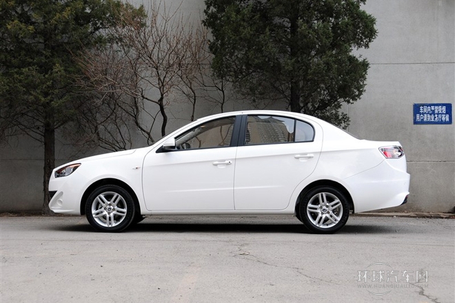 2012款 三廂 1.5L 自動尊貴型